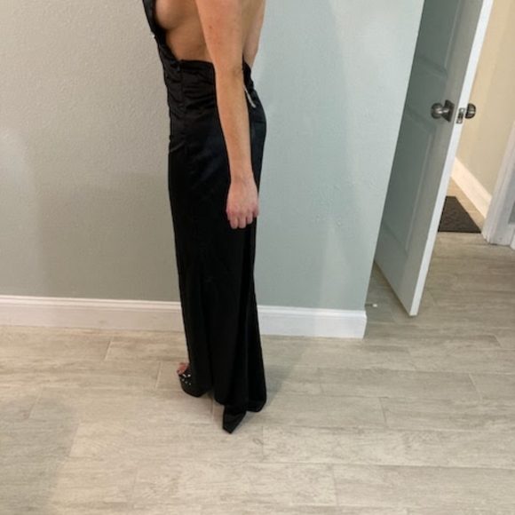 Gown - Picture 5 of 6